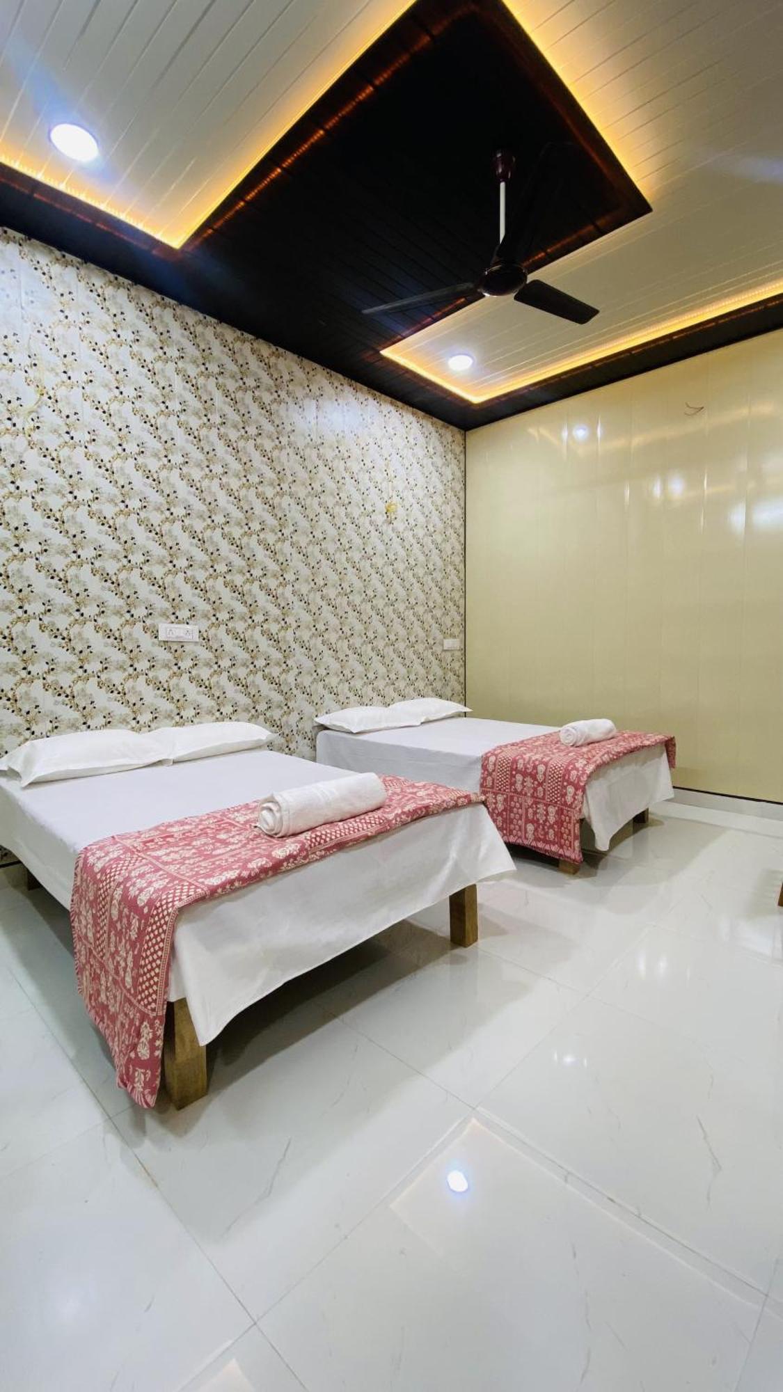 Mandir Saket Bhawan Hotel Ayodhya Ngoại thất bức ảnh