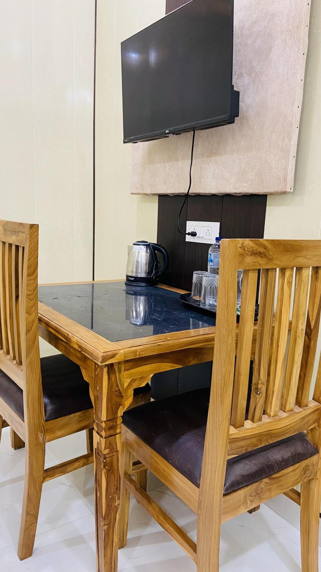 Mandir Saket Bhawan Hotel Ayodhya Ngoại thất bức ảnh