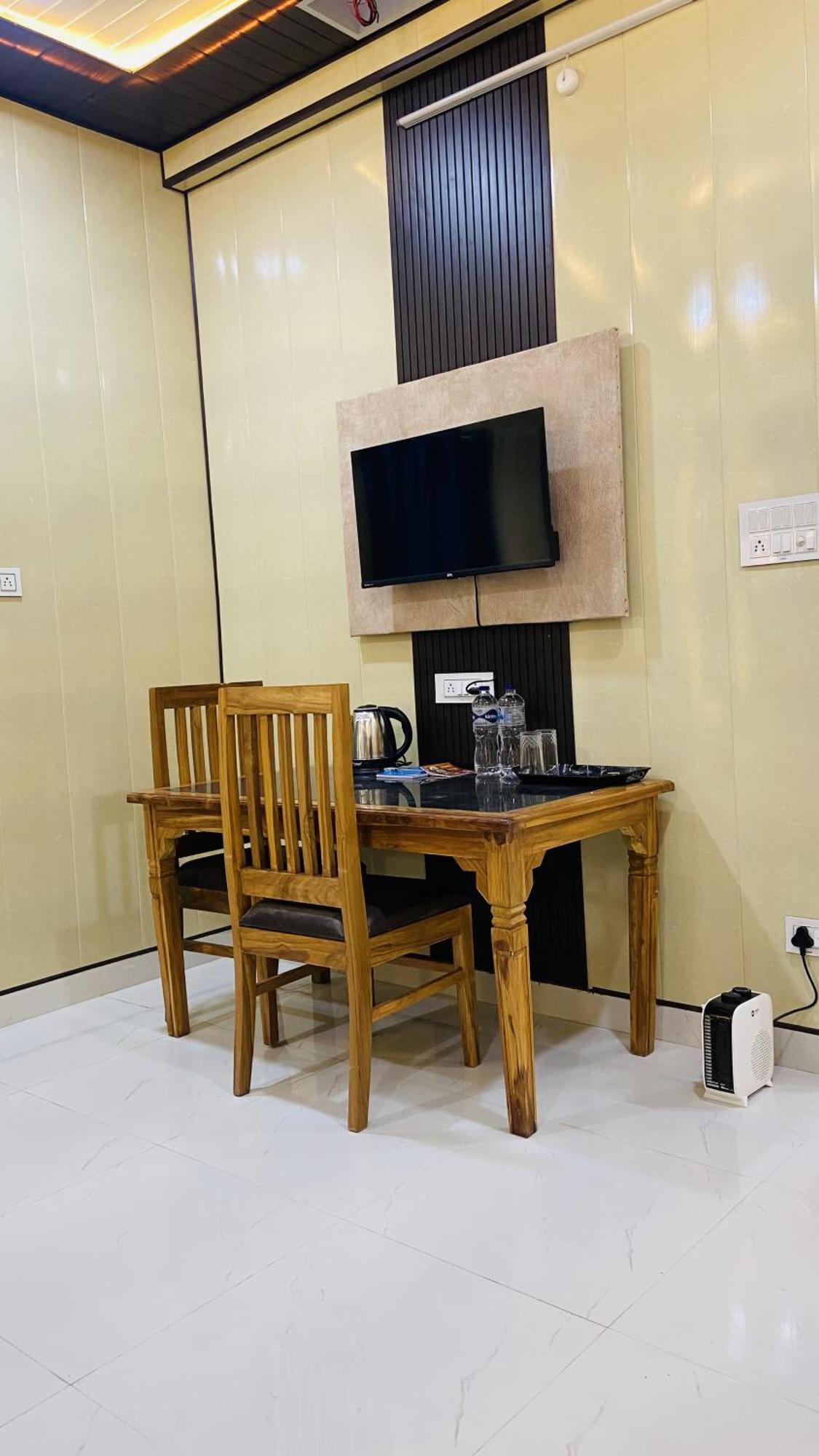 Mandir Saket Bhawan Hotel Ayodhya Ngoại thất bức ảnh